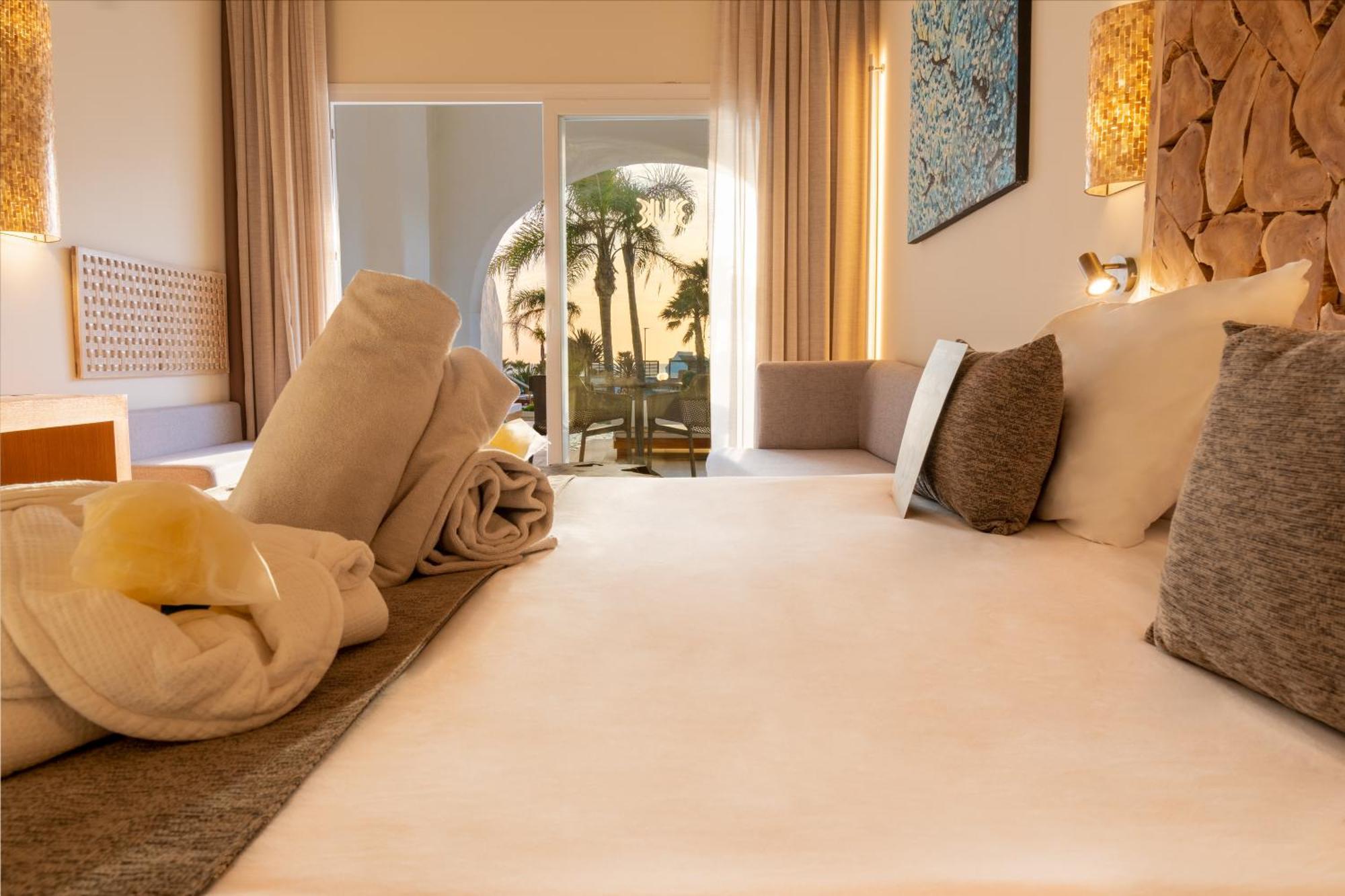 Zahara Beach & Spa By Qhotels - Adults Recommended Zahara de los Atunes Bagian luar foto A room at the hotel